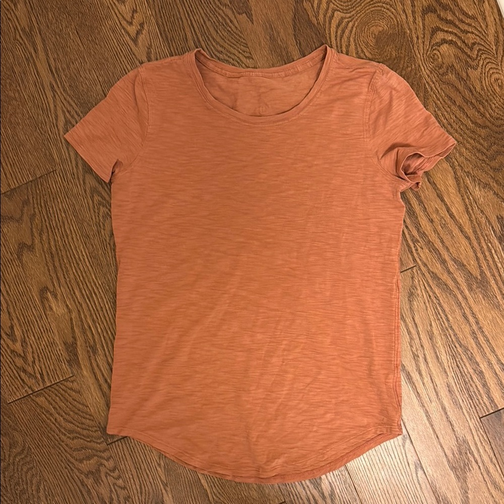 Women's lululemon t-shirt